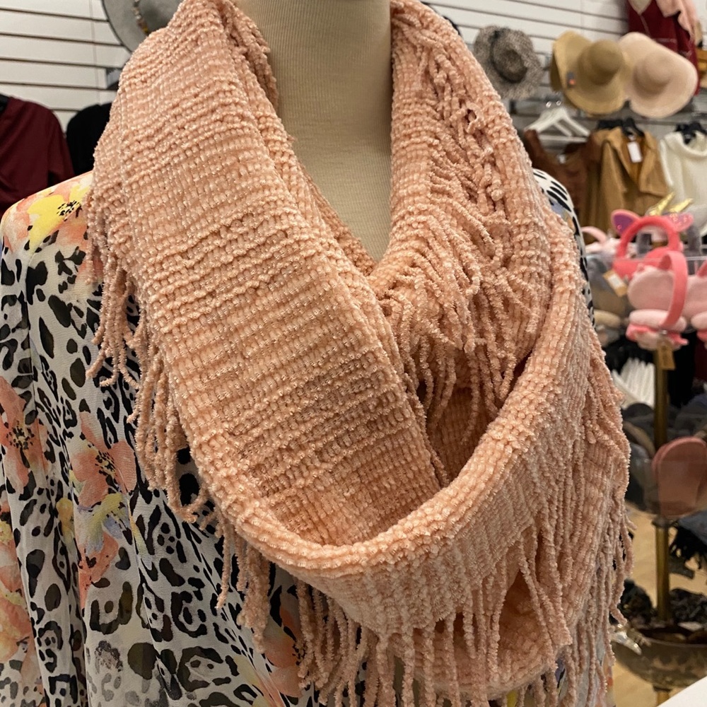 Fringe Infinity scarf (pink)